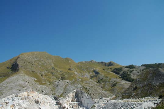 Uno sguardo sulle Alpi Apuane